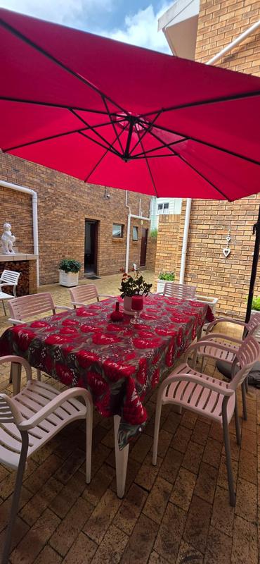 5 Bedroom Property for Sale in Glentana Western Cape
